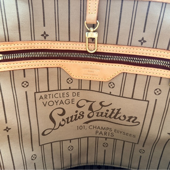 Louis Vuitton Monogram Tote in Brown and Tan - Picture 4 of 8